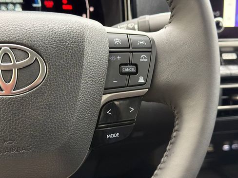 Used 2025 Toyota Camry LE w/ Convenience Package image 19