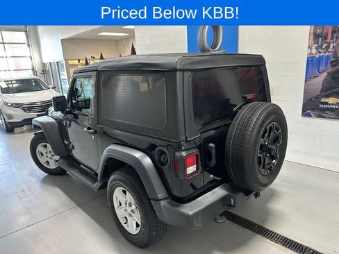 Used 2018 Jeep Wrangler Sport AWD/4WD image 5