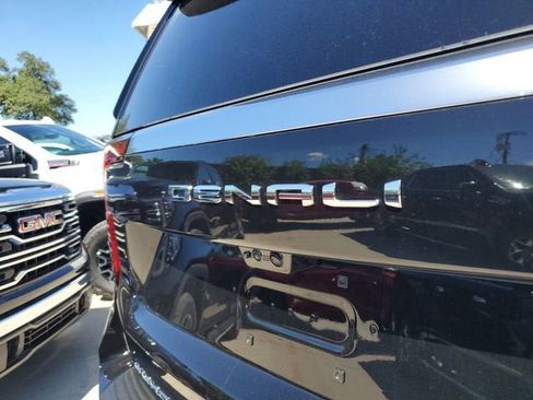 New 2026 GMC Yukon Denali w/ Denali Reserve Package AWD/4WD image 9