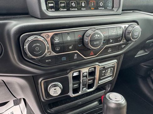 Used 2022 Jeep Wrangler Unlimited Sahara w/ Cold Weather Group image 23