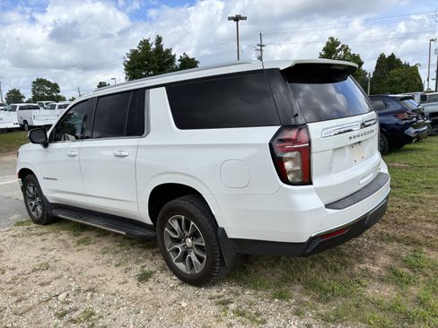 Used 2022 Chevrolet Suburban LT RWD image 6