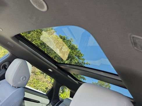 Used 2026 Land Rover Range Rover Evoque S image 12