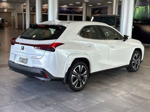 Used 2022 Lexus UX 200 w/ Premium Package image 3