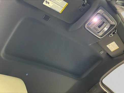 Used 2022 Chevrolet Silverado 1500 ZR2 w/ Technology Package AWD/4WD image 23