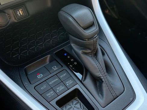 Used 2025 Toyota RAV4 LE image 31