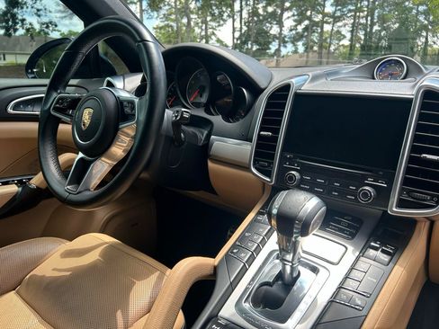 Used 2017 Porsche Cayenne S w/ Premium Plus Package AWD/4WD image 22