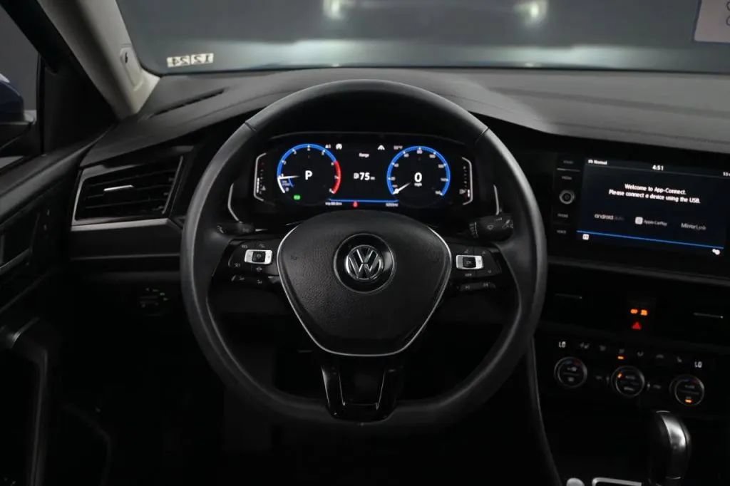 Used 2019 Volkswagen Jetta SEL FWD image 32