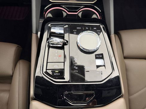 Used 2024 BMW 540i xDrive w/ Executive Package image 17