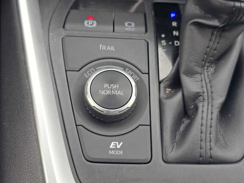 Used 2021 Toyota RAV4 XLE Premium AWD/4WD image 30
