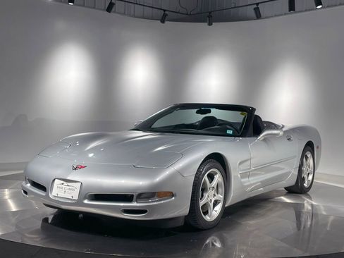 Used 2000 Chevrolet Corvette Convertible w/ Performance Handling Pkg image 2