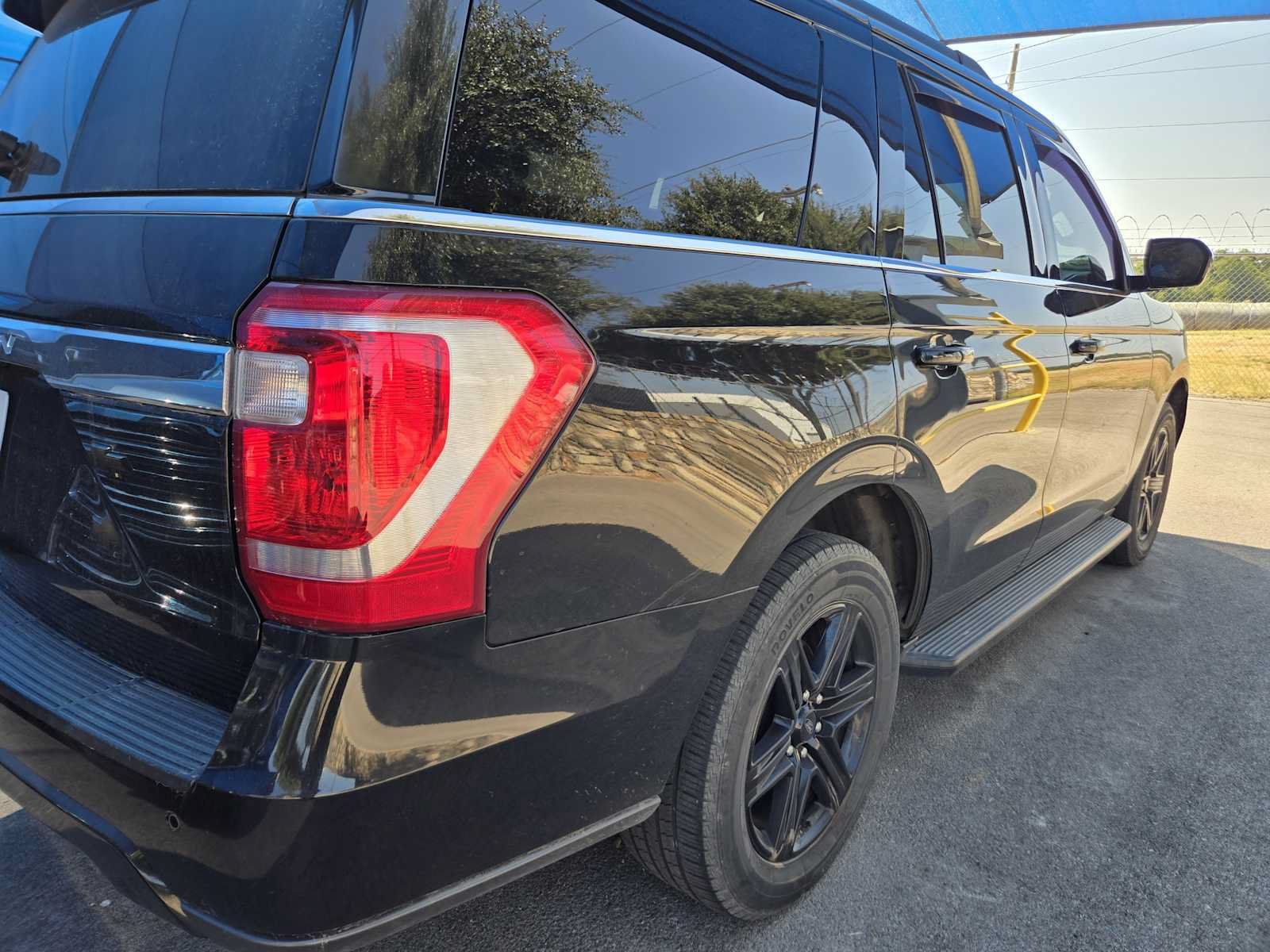 Used 2020 Ford Expedition XLT w/ Black Accent Package RWD image 4