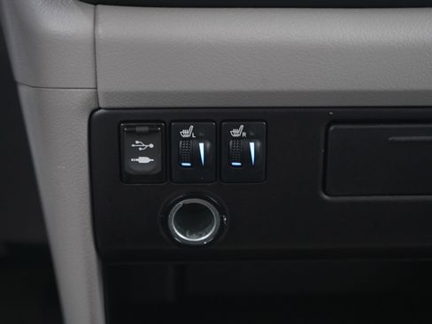 Used 2015 Toyota Sienna XLE image 20