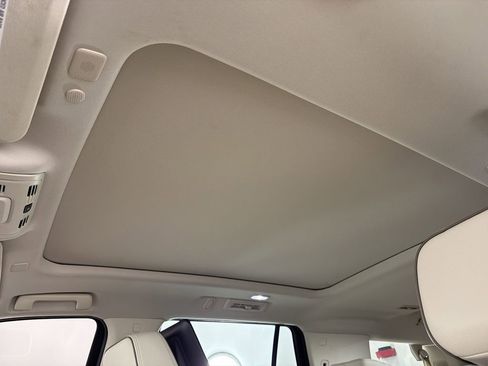 Used 2023 GMC Yukon Denali w/ Advanced Technology Package image 39