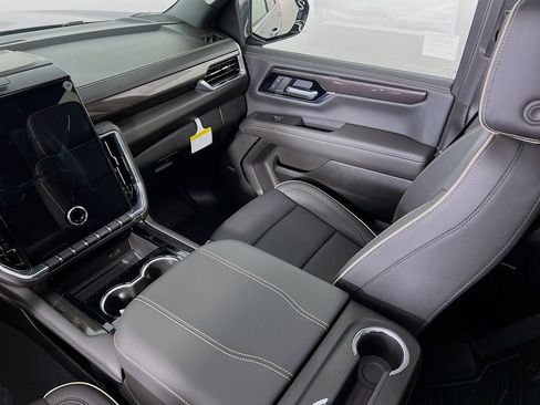 New 2026 GMC Yukon XL Elevation w/ Elevation Premium Package AWD/4WD image 23