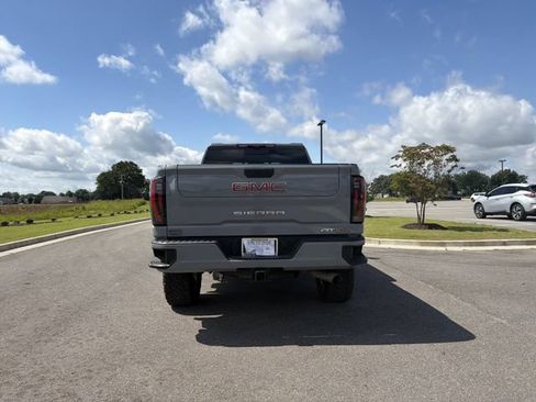 Used 2024 GMC Sierra 2500 AT4 w/ AT4 Premium Plus Package AWD/4WD image 4