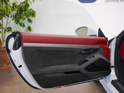 Used 2020 Porsche 718 Boxster Spyder RWD image 60