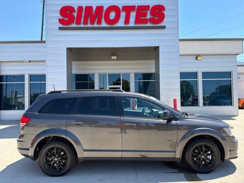 Used 2020 Dodge Journey SE w/ SE Popular Equipment Group FWD image 1