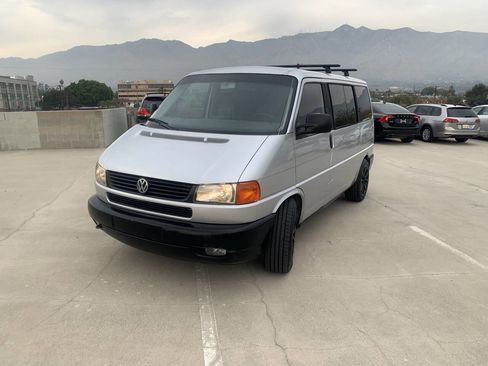 Used 2003 Volkswagen Eurovan MV image 3