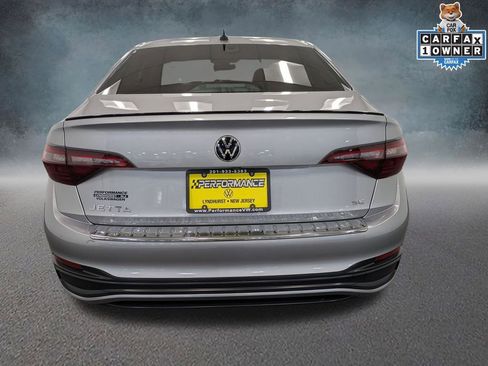 Used 2023 Volkswagen Jetta SE image 5