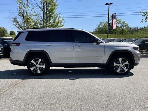 Used 2022 Jeep Grand Cherokee L Limited AWD/4WD image 6