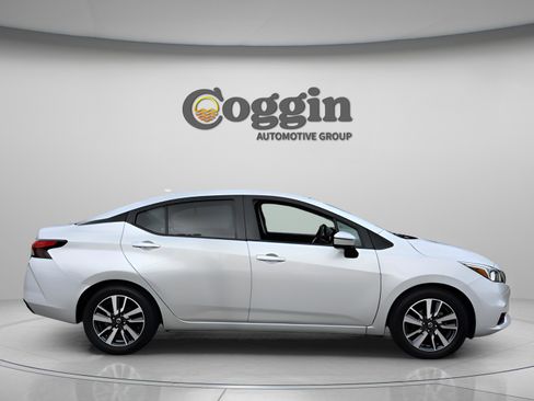 Used 2020 Nissan Versa SV image 6