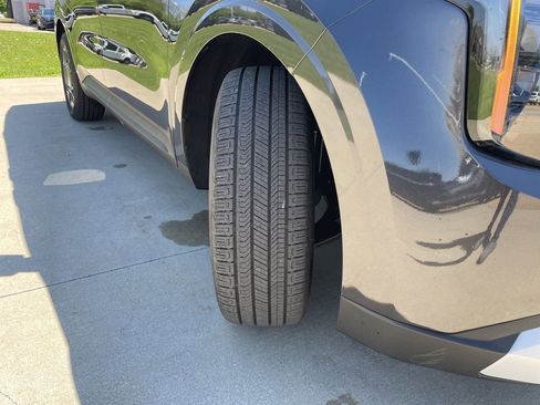 New 2026 Kia Carnival EX FWD image 17
