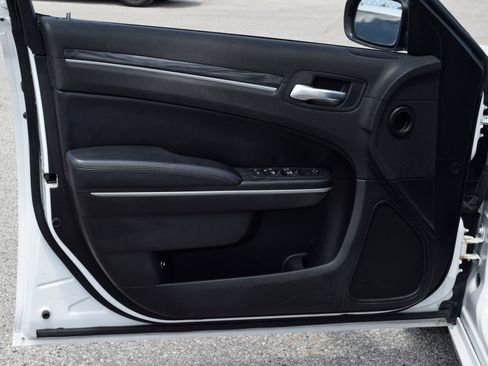 Used 2019 Chrysler 300 Touring w/ Sport Appearance Package RWD image 17