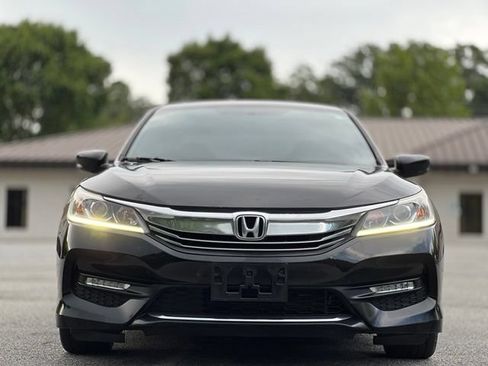 Used 2017 Honda Accord Sport Special Edition image 2