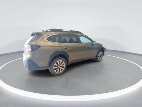 Used 2024 Subaru Outback Premium AWD/4WD image 8