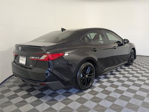 Used 2025 Toyota Camry SE image 22