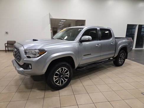 Used 2023 Toyota Tacoma TRD Sport image 3
