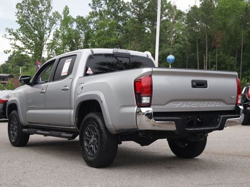 Used 2018 Toyota Tacoma SR5 RWD image 4