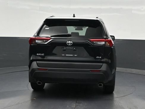 Used 2025 Toyota RAV4 XLE w/ Convenience Package FWD image 4