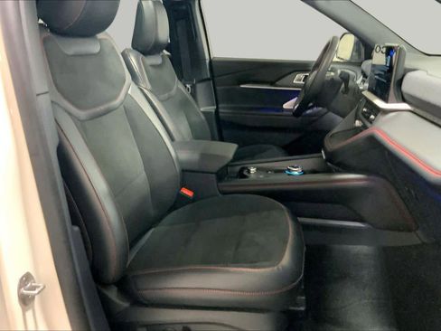 Used 2025 Ford Explorer ST AWD/4WD image 8