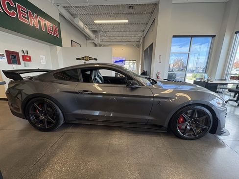 Used 2021 Ford Mustang Shelby GT500 w/ Carbon Fiber Track Pack image 3