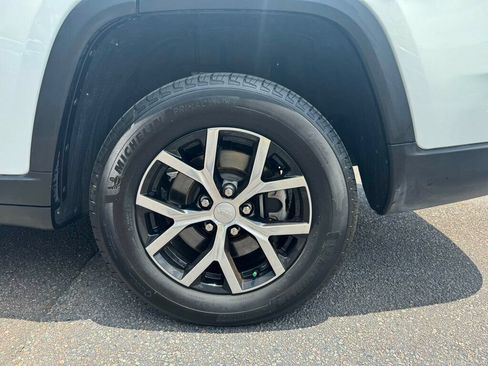 Used 2025 Jeep Grand Cherokee L Limited RWD image 10