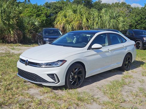 New 2026 Volkswagen Jetta SE image 2
