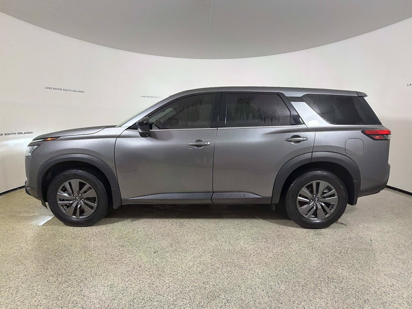 Used 2023 Nissan Pathfinder S FWD image 2