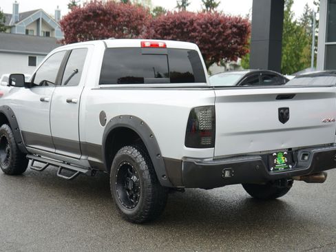 Used 2016 RAM 1500 Classic SLT AWD/4WD image 3