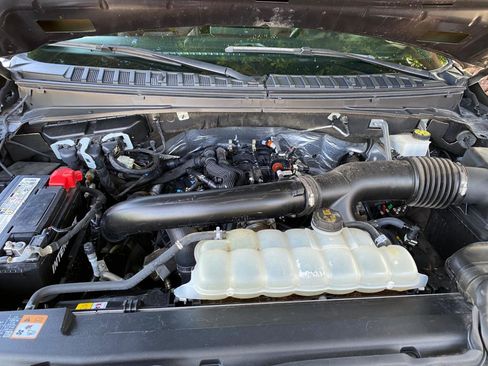 Used 2024 Ford Expedition Limited AWD/4WD image 12