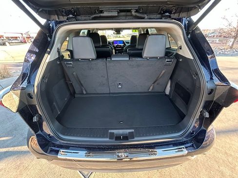 Used 2026 Toyota Highlander Platinum image 25