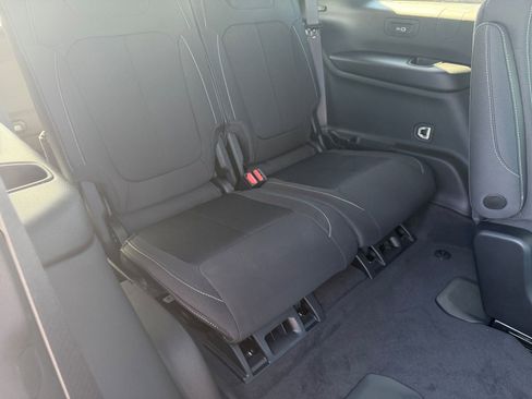 New 2025 Jeep Grand Cherokee L Laredo w/ Luxury Tech Group I AWD/4WD image 16