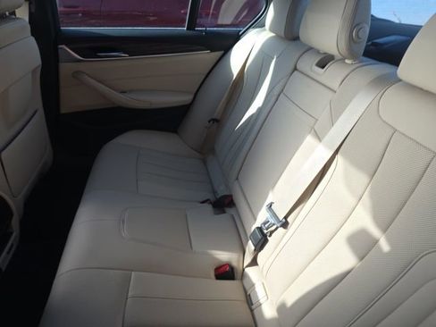 Used 2023 BMW 530i image 8