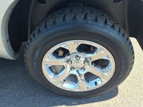 Used 2018 RAM 1500 Laramie image 15