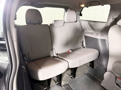 Used 2018 Toyota Sienna XLE w/ XLE Navigation Package AWD/4WD image 42