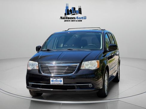 Used 2013 Chrysler Town & Country Touring FWD image 11