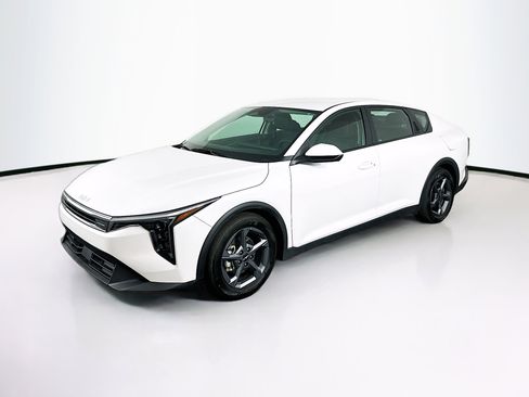 Used 2025 Kia K4 LXS image 3