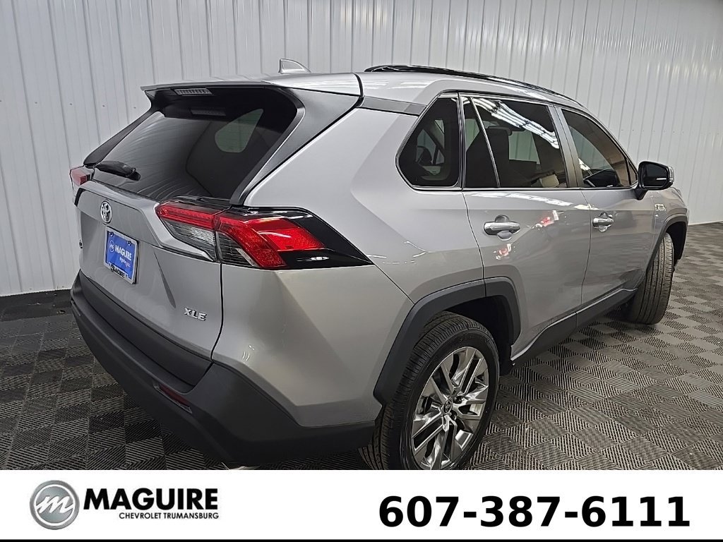 Used 2021 Toyota RAV4 XLE Premium FWD image 10