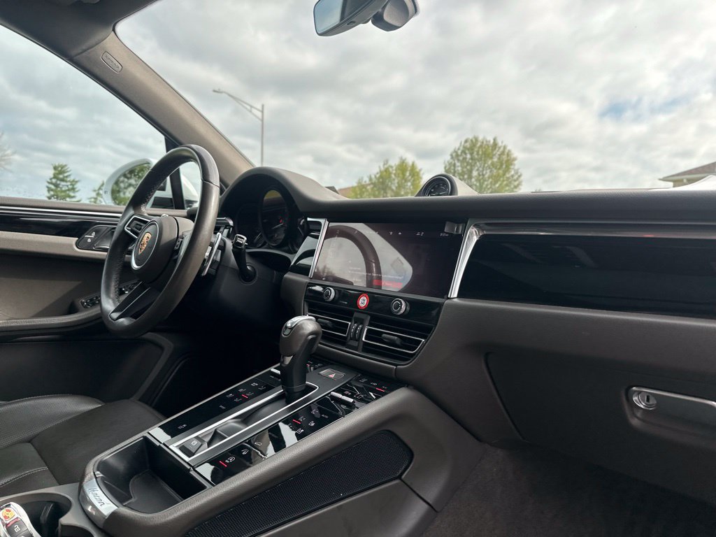 Used 2023 Porsche Macan AWD/4WD image 24