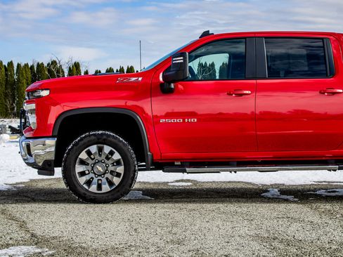 Used 2025 Chevrolet Silverado 2500 LT image 40